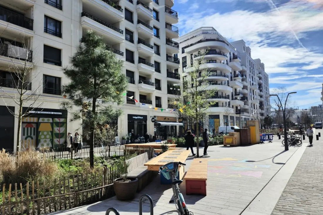 Modern appartement met balkon - dichtbij Parijs