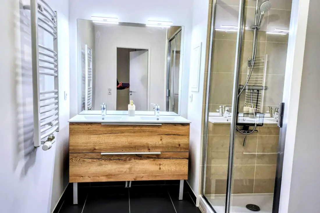 Modern appartement met balkon - dichtbij Parijs