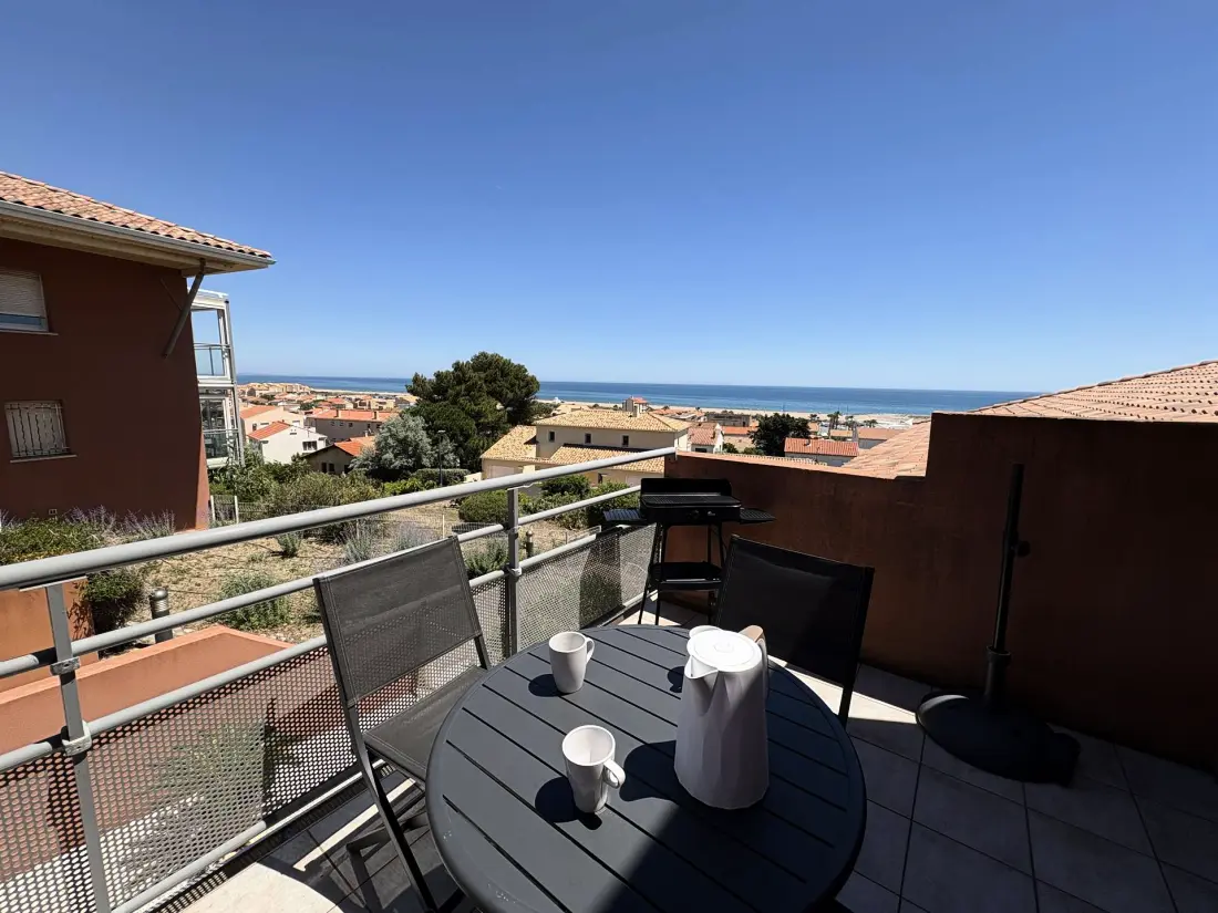 Voile Rouge Residence