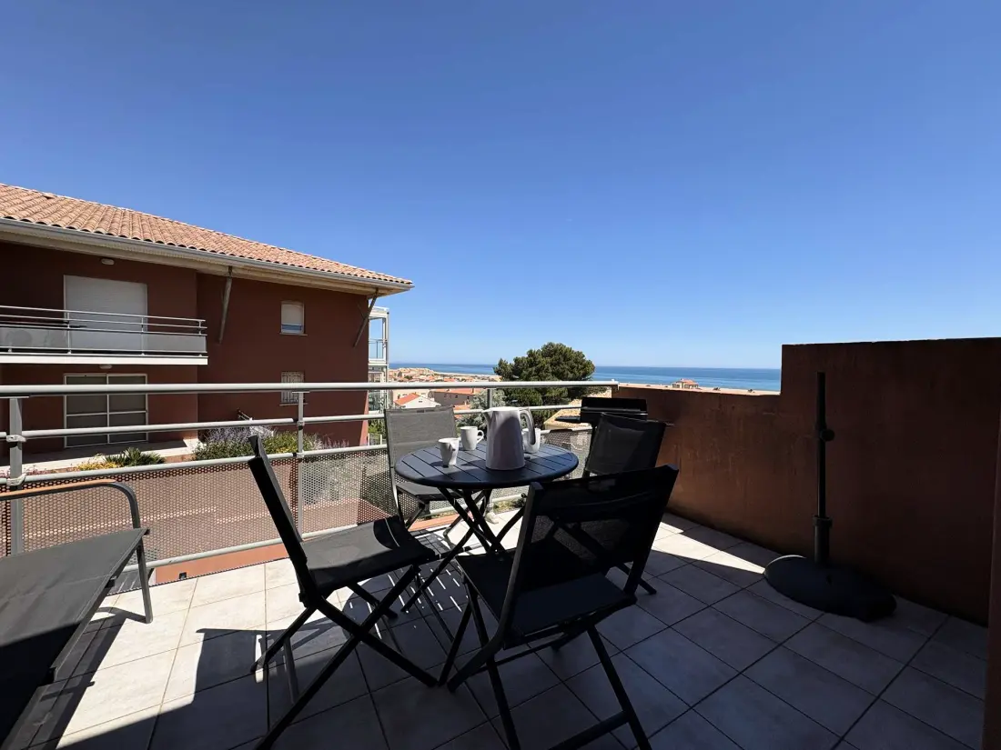 Voile Rouge Residence