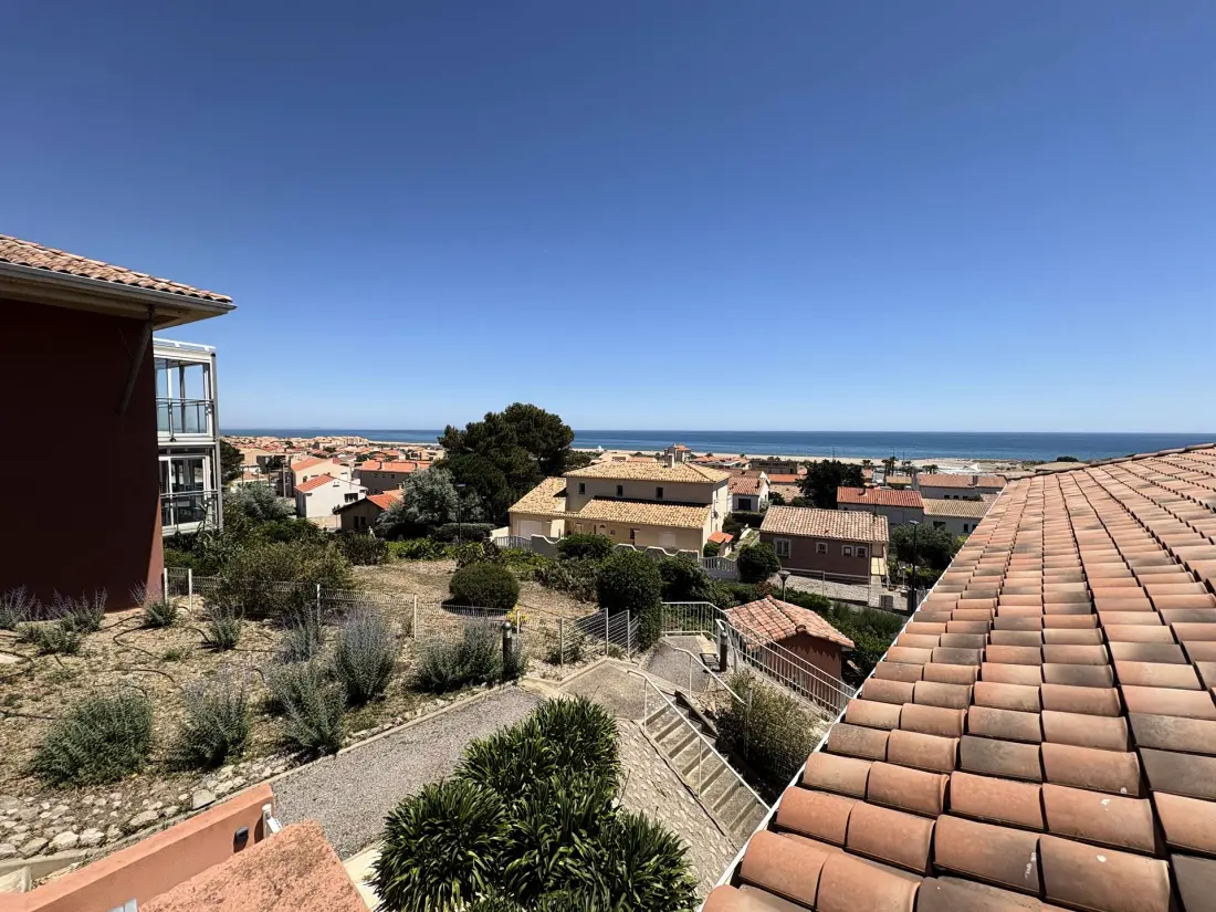Voile Rouge Residence