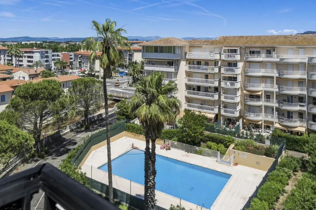 Apartman 125 M2 Near Beach, Pool & Parking