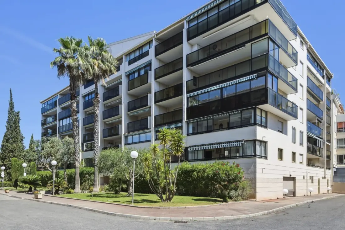 Apartman 125 M2 Near Beach, Pool & Parking