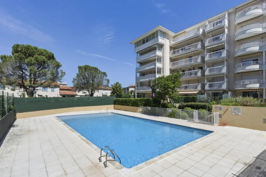 Apartman 125 M2 Near Beach, Pool & Parking
