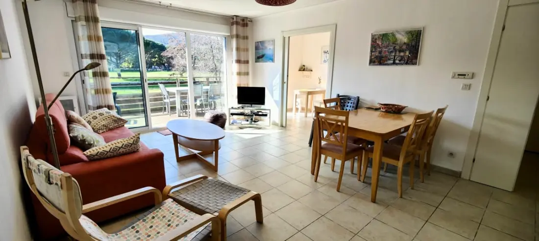 Tágas apartman úszási medencével