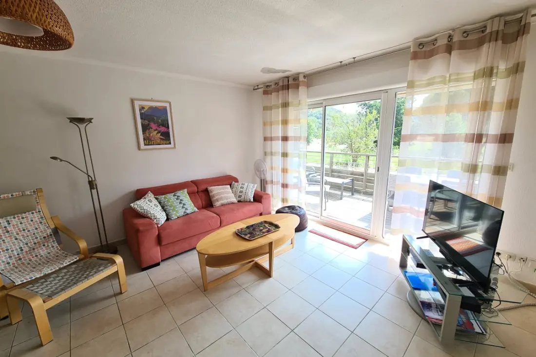 Tágas apartman úszási medencével