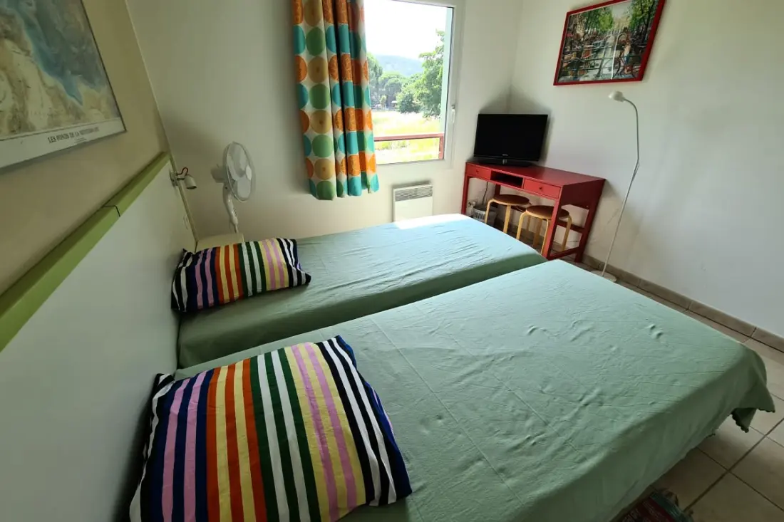 Tágas apartman úszási medencével