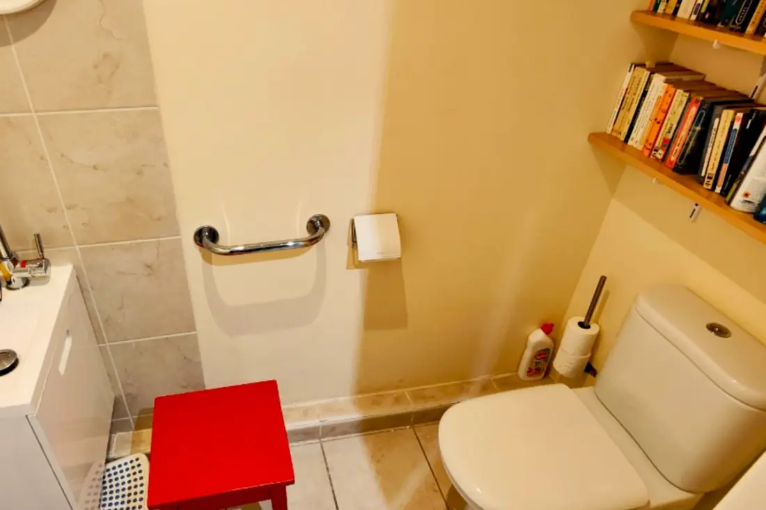 Tágas apartman úszási medencével