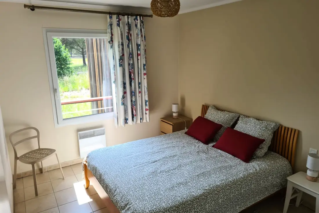 Tágas apartman úszási medencével
