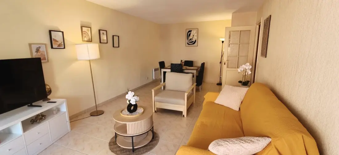 Nagy apartman Terrace 35m2 Near Beach