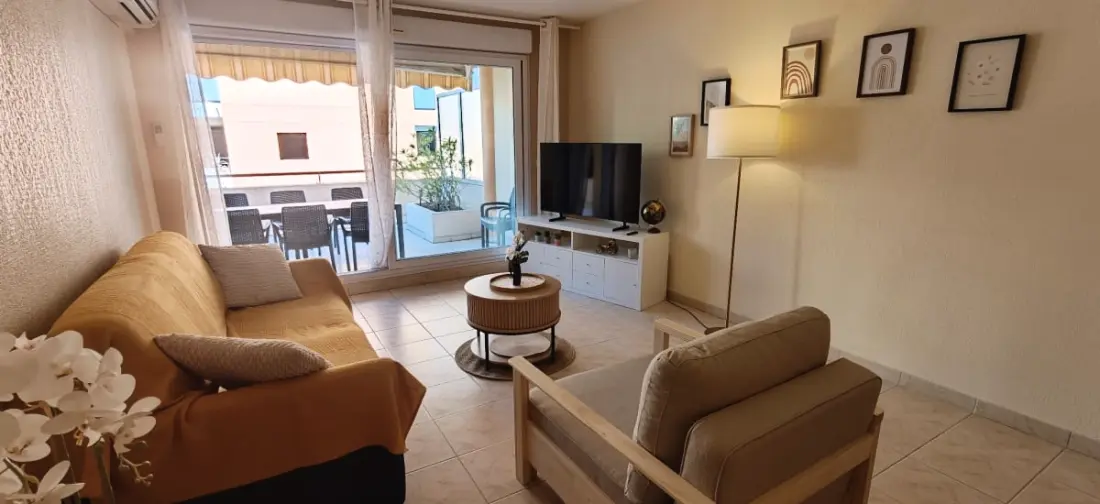 Nagy apartman Terrace 35m2 Near Beach