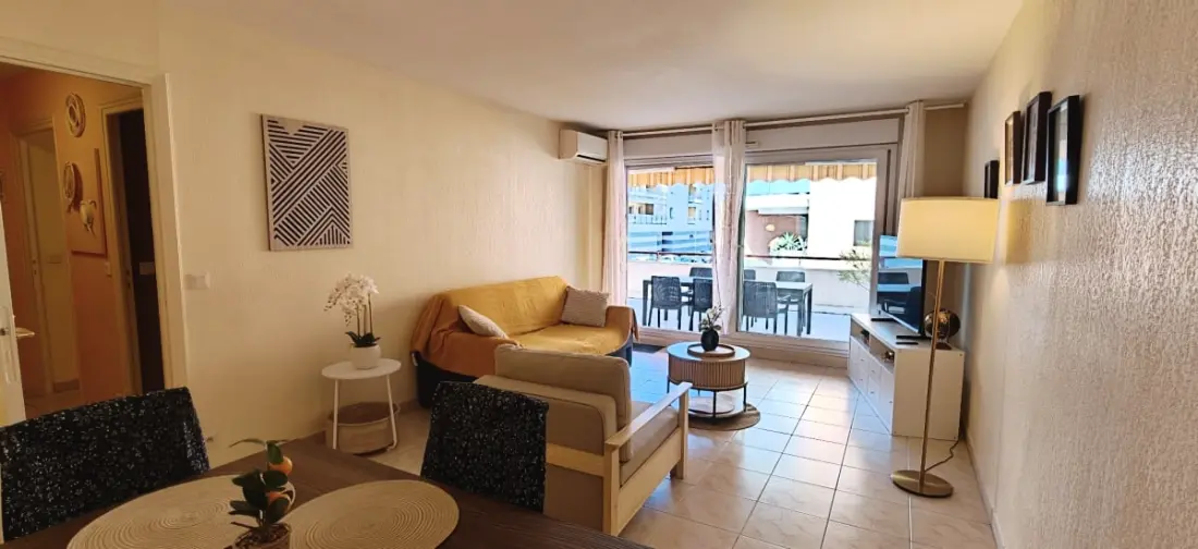 Nagy apartman Terrace 35m2 Near Beach