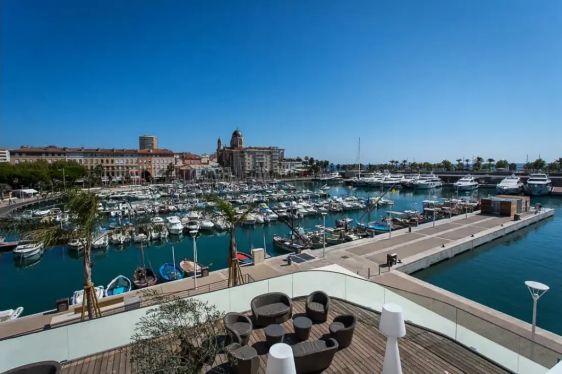 Nagy apartman Terrace 35m2 Near Beach