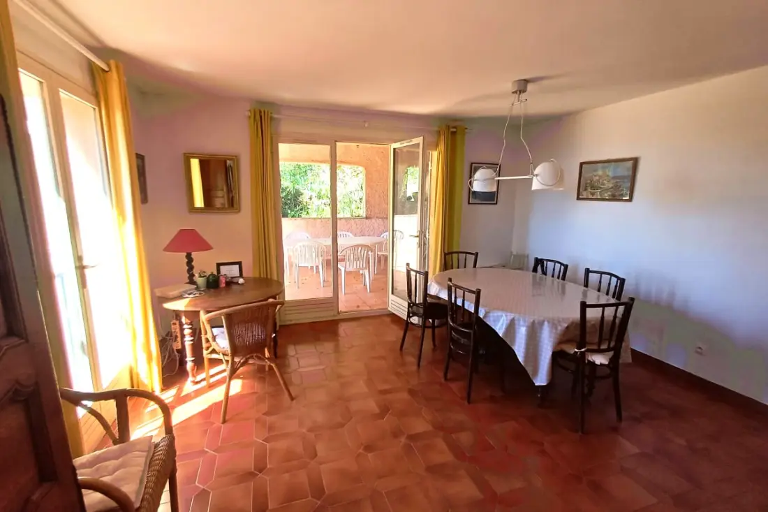 Családi Villa egy Domaine Arboré közelében