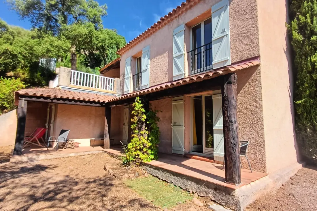 Családi Villa egy Domaine Arboré közelében