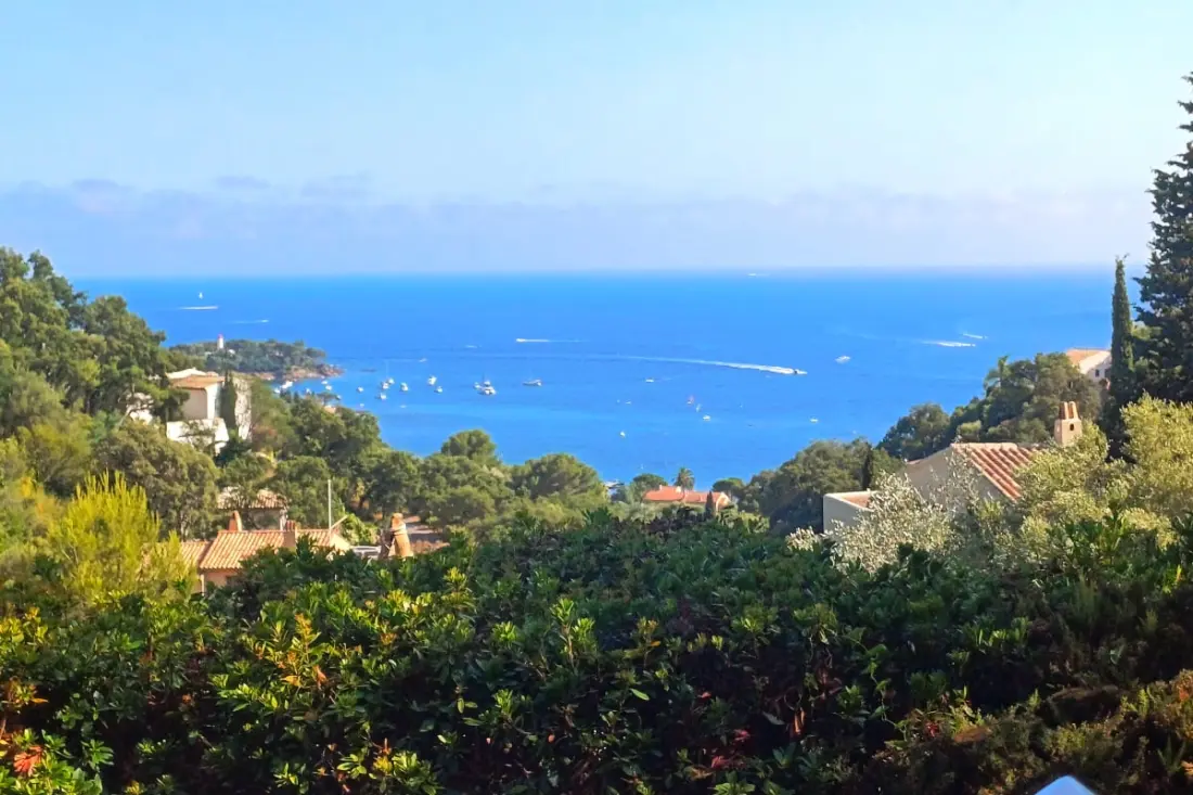 Családi Villa egy Domaine Arboré közelében