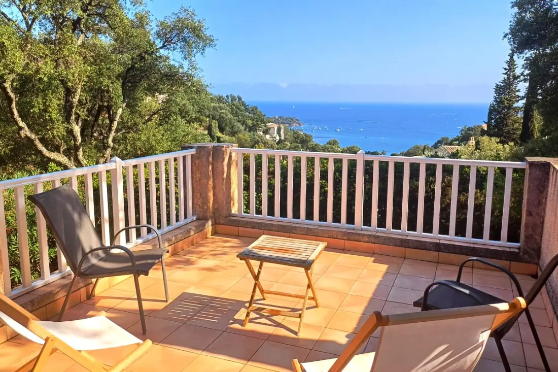 Családi Villa egy Domaine Arboré közelében