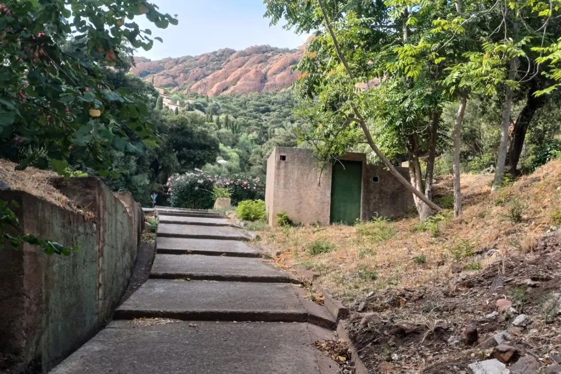 Családi Villa egy Domaine Arboré közelében