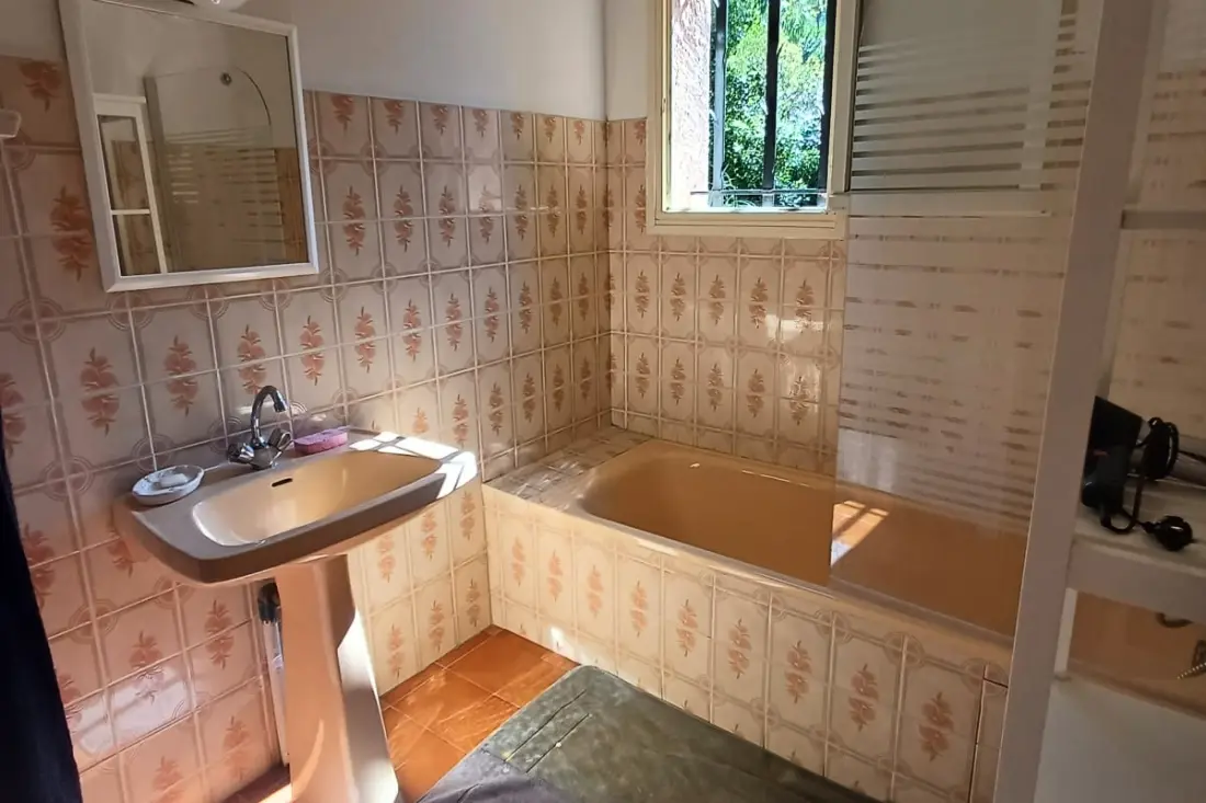 Családi Villa egy Domaine Arboré közelében