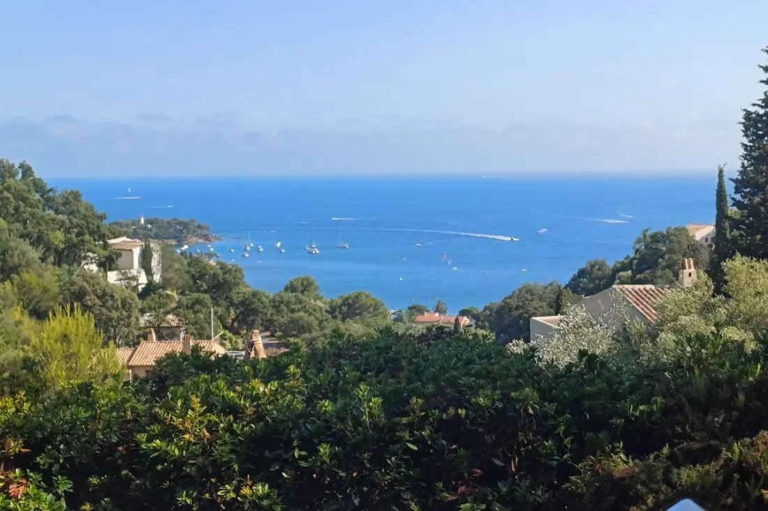 Családi Villa egy Domaine Arboré közelében