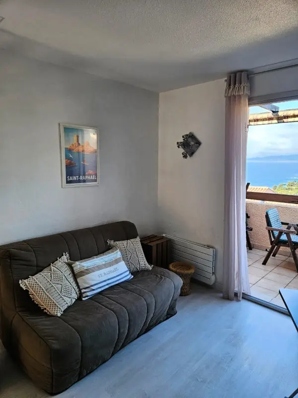 Apt úszómedence 500m a strandtól
