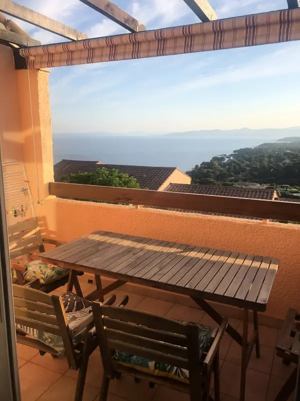 Apt úszómedence 500m a strandtól