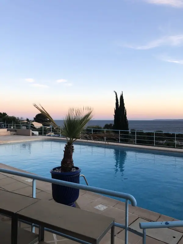 Apt úszómedence 500m a strandtól