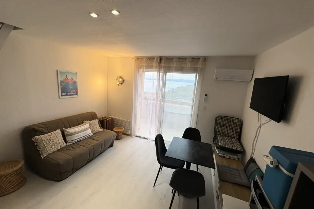 Apt úszómedence 500m a strandtól