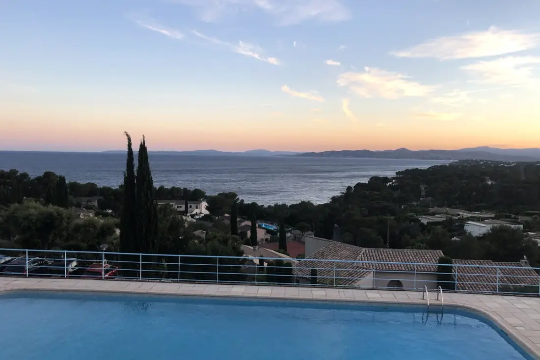 Apt úszómedence 500m a strandtól