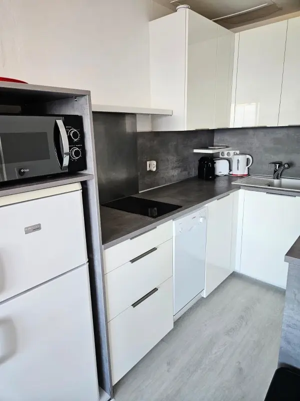 Apt úszómedence 500m a strandtól