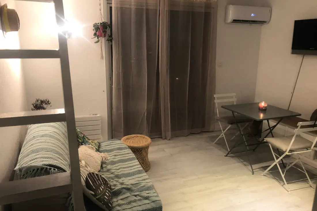 Apt úszómedence 500m a strandtól