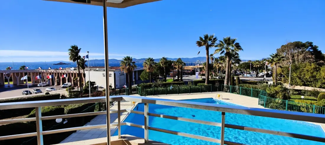 Cocoon Love 50 m2 medencével