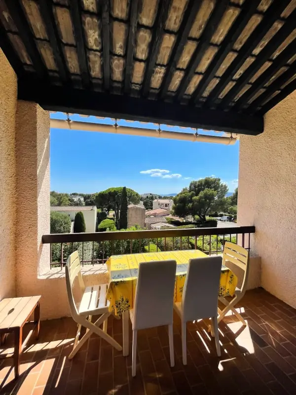 Kiváló apartman erkéllyel, közel a strandhoz