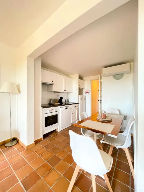 Kiváló apartman erkéllyel, közel a strandhoz