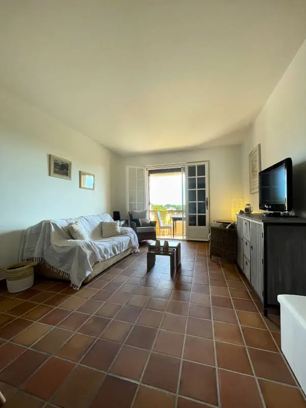 Kiváló apartman erkéllyel, közel a strandhoz