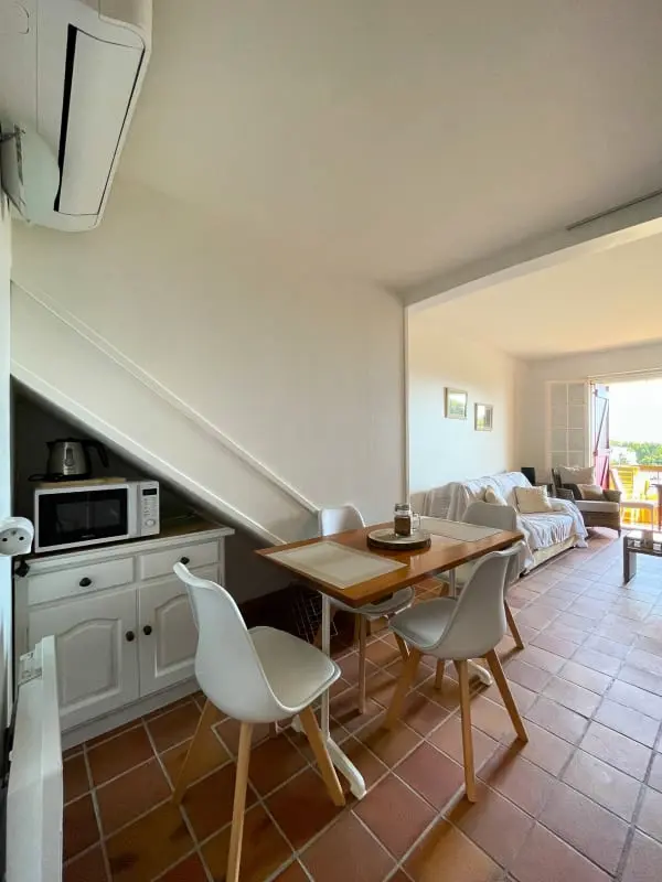 Kiváló apartman erkéllyel, közel a strandhoz