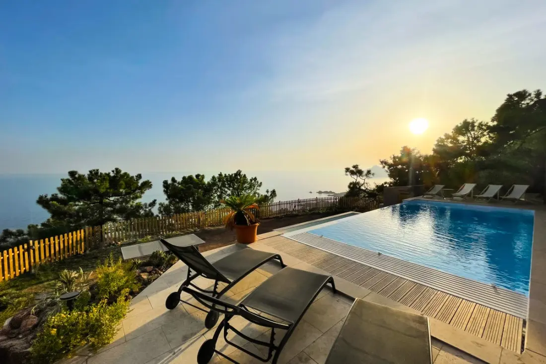 Villa Sea View 11 Pers & úszómedence a túlföldi fűtésben