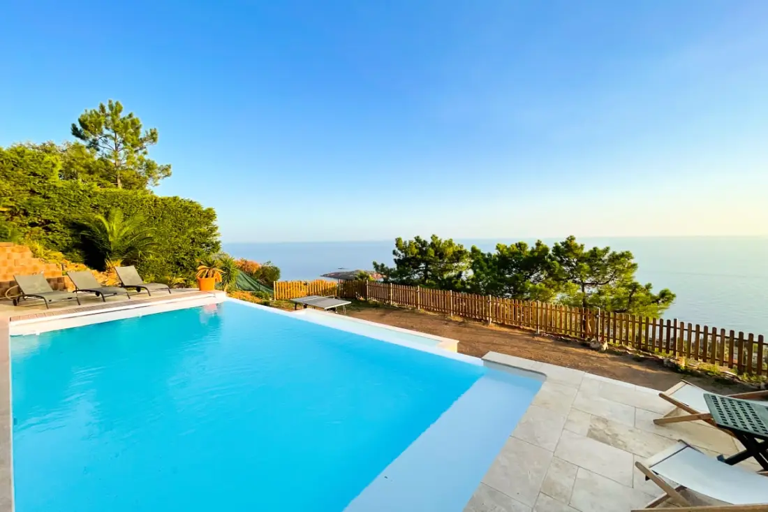 Villa Sea View 11 Pers & úszómedence a túlföldi fűtésben