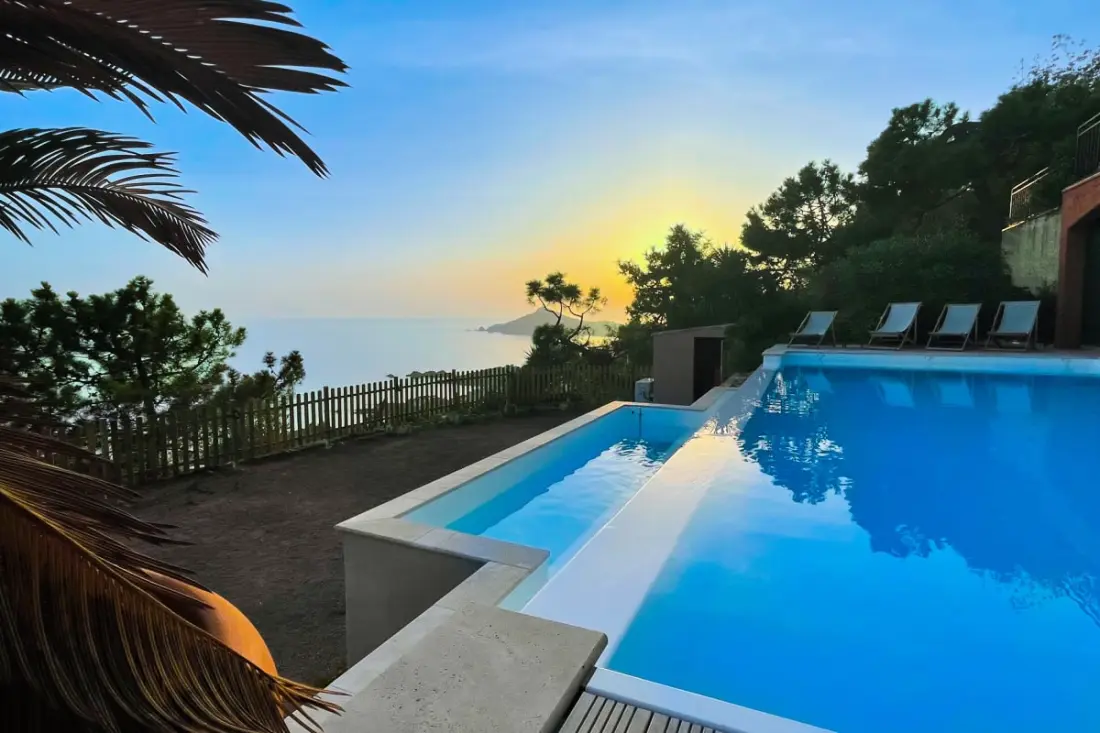Villa Sea View 11 Pers & úszómedence a túlföldi fűtésben