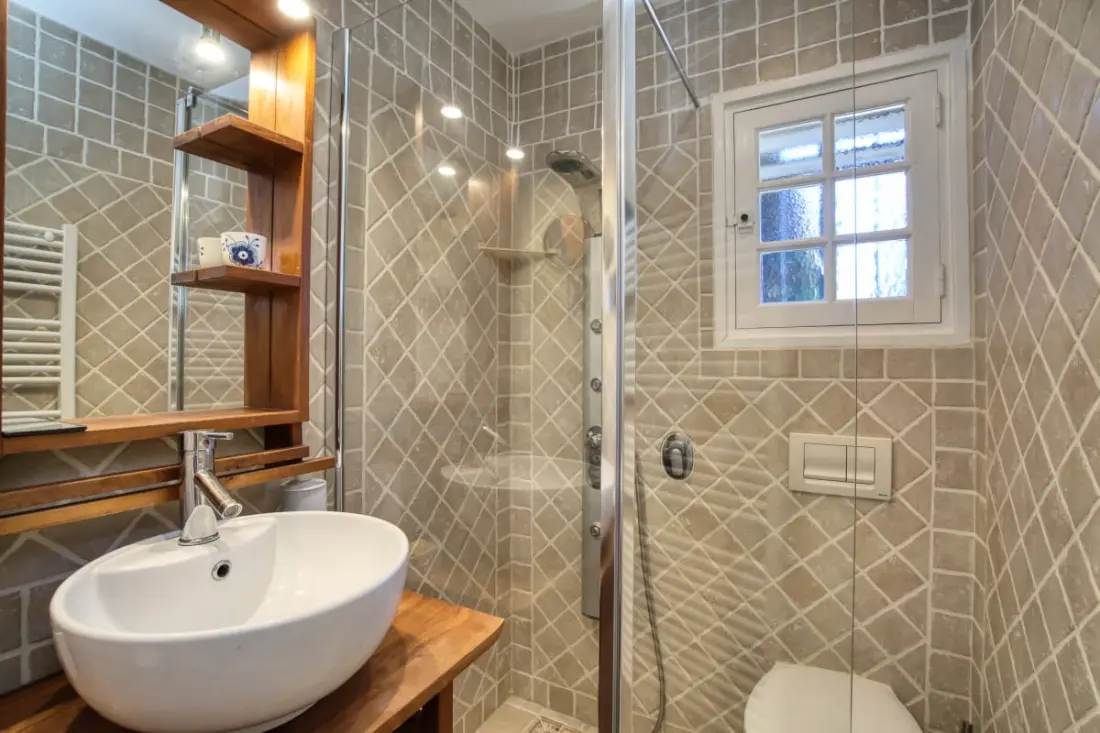 Stílusos kert Jacuzzival és kerttel - Quiet - közeli központ