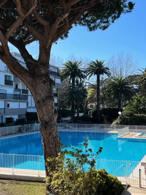 35m2 met zwembad voor koppel in Saint Tropez