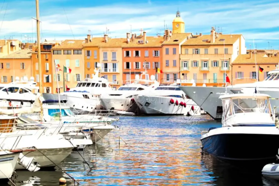 Centre St-tropez 92 M2 Privé parking