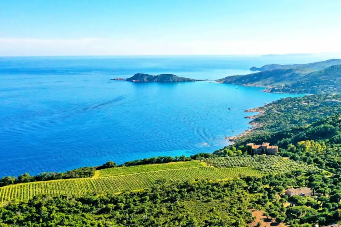 Centre St-tropez 92 M2 Privé parking