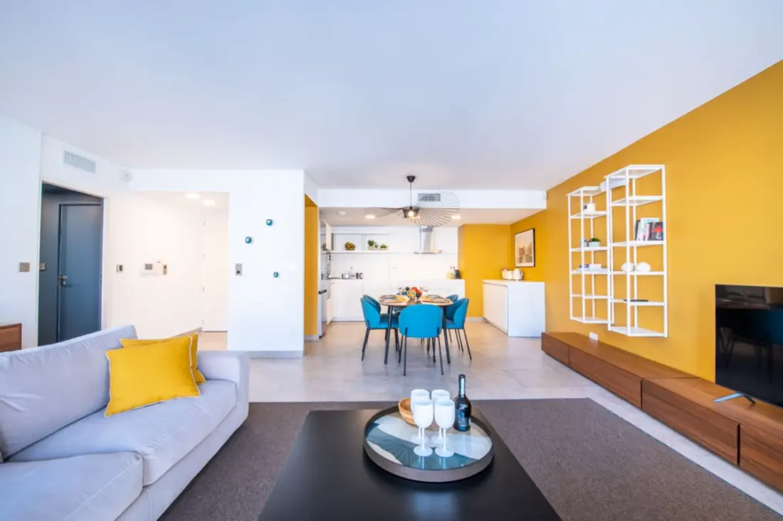 Centre St-tropez 92 M2 Privé parking