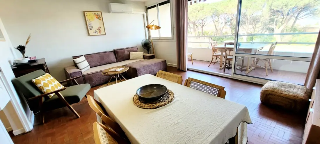 Zie de Golf van Saint-Tropez vanuit uw woonkamer.