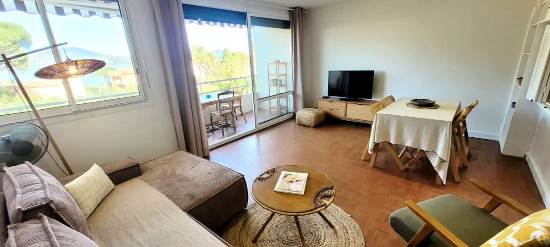 Zie de Golf van Saint-Tropez vanuit uw woonkamer.