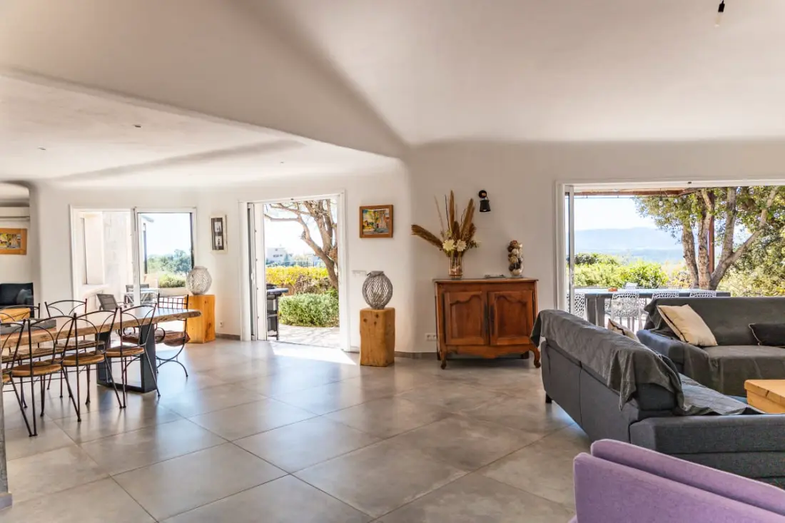 Rezidencia Villa dalszöveg: Dolce Di Cirendinu