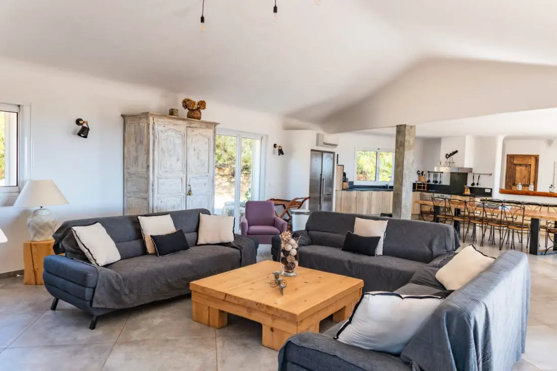 Rezidencia Villa dalszöveg: Dolce Di Cirendinu