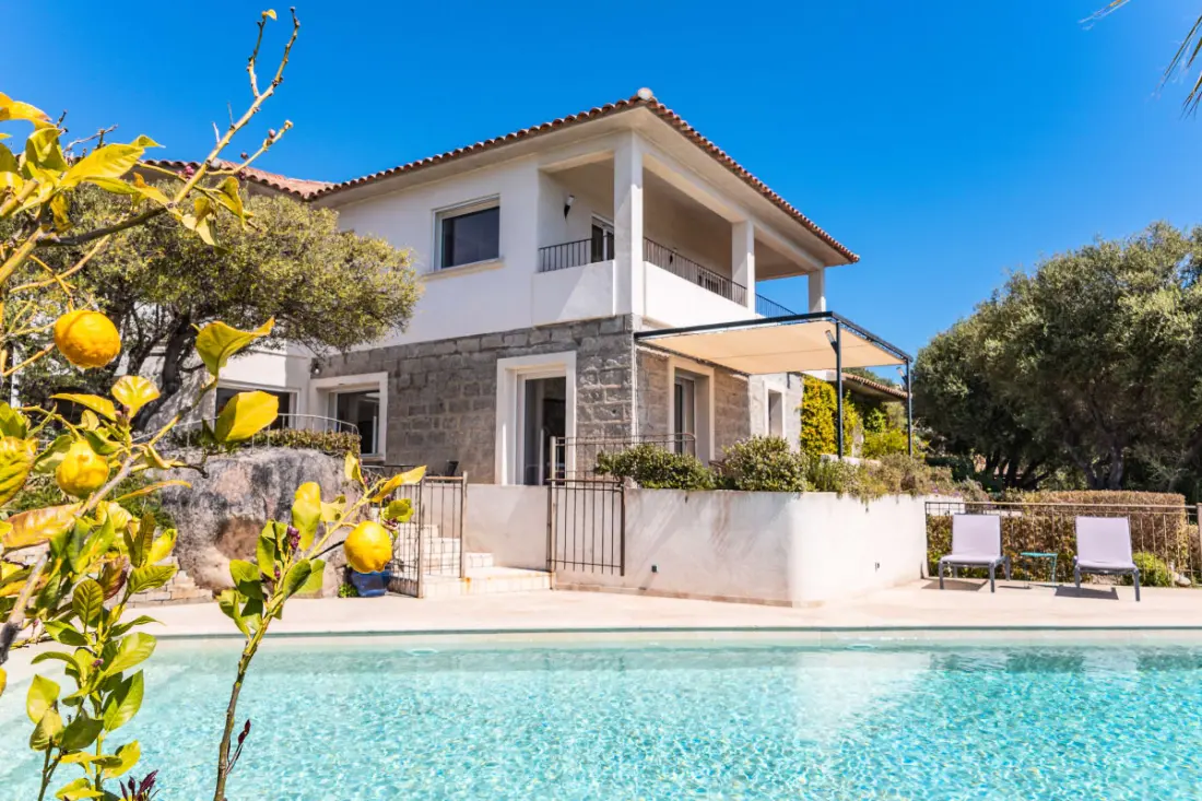 Rezidencia Villa dalszöveg: Dolce Di Cirendinu