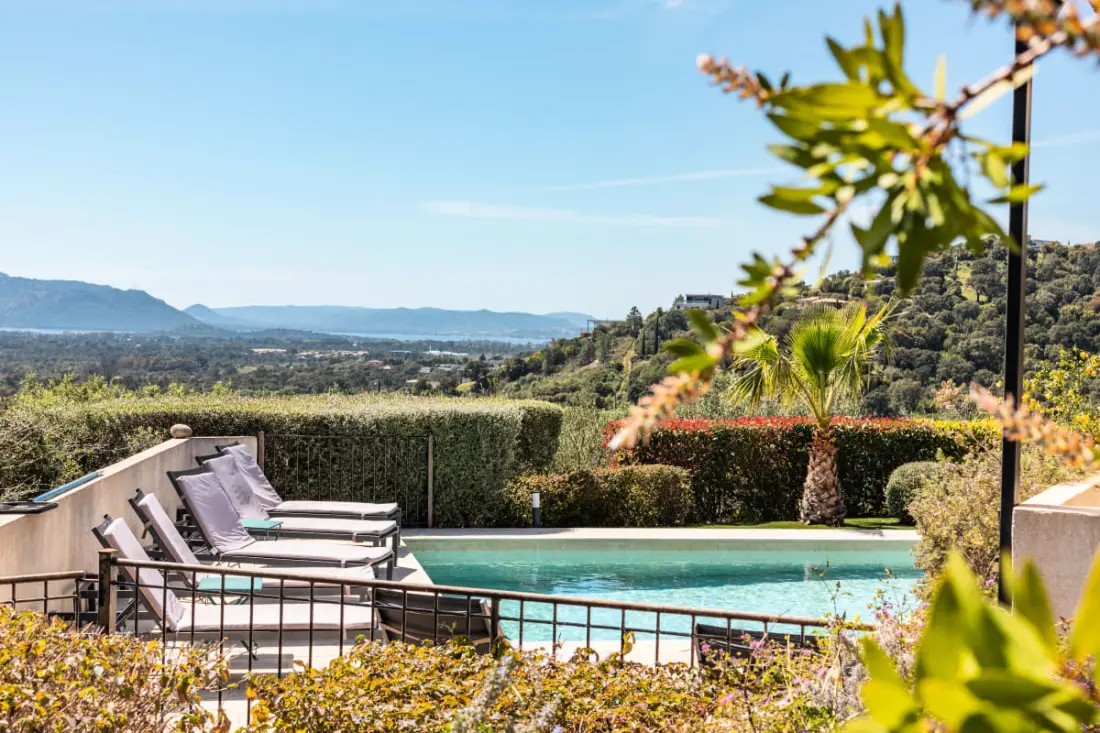 Rezidencia Villa dalszöveg: Dolce Di Cirendinu